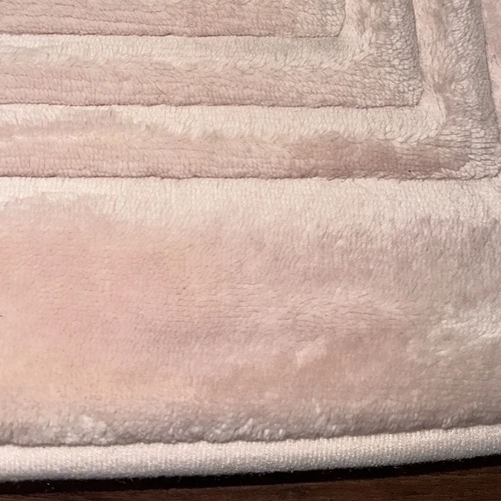 Bath Mats Size 17 x 24 Color Light Pink